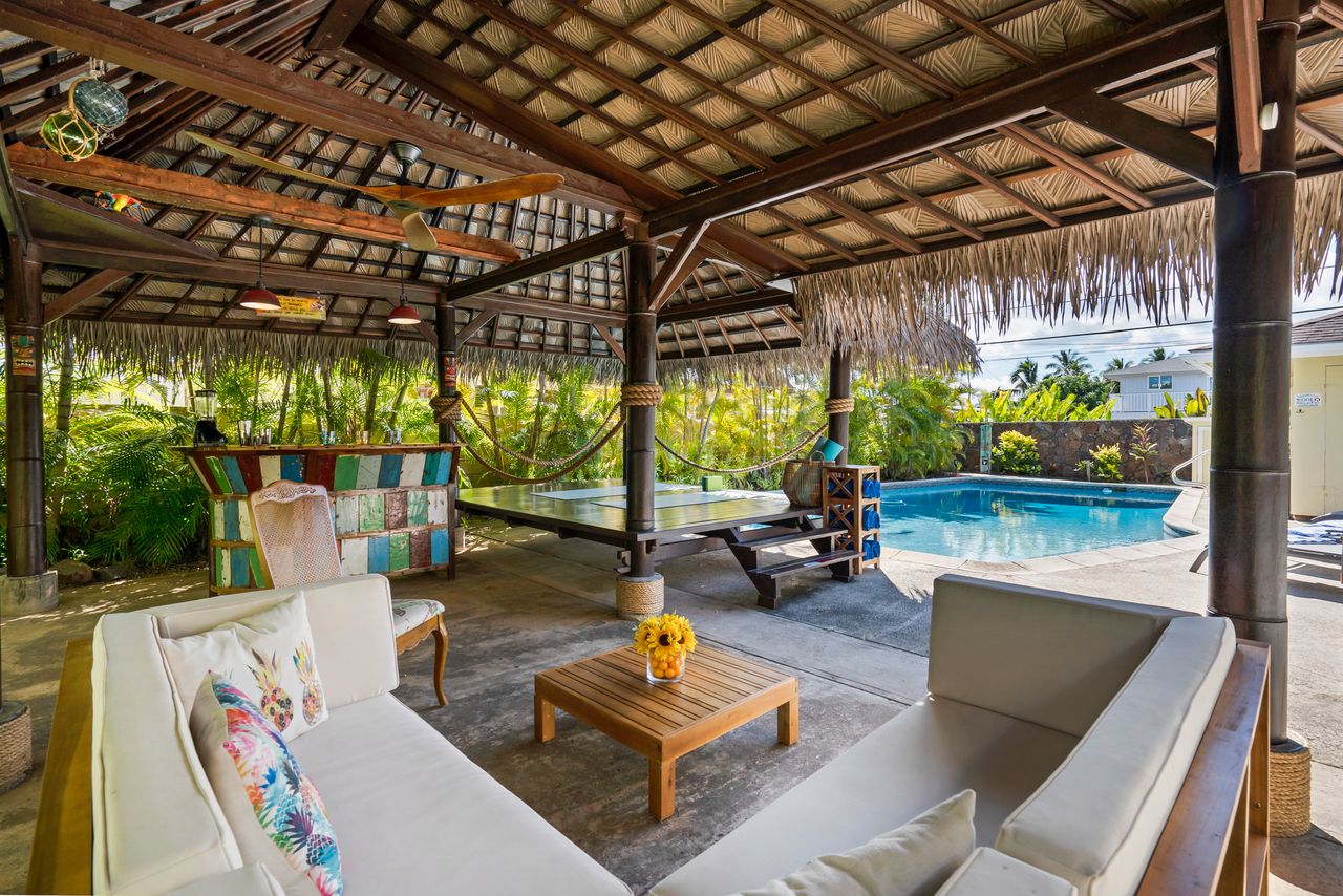 La terraza con piscina infinita